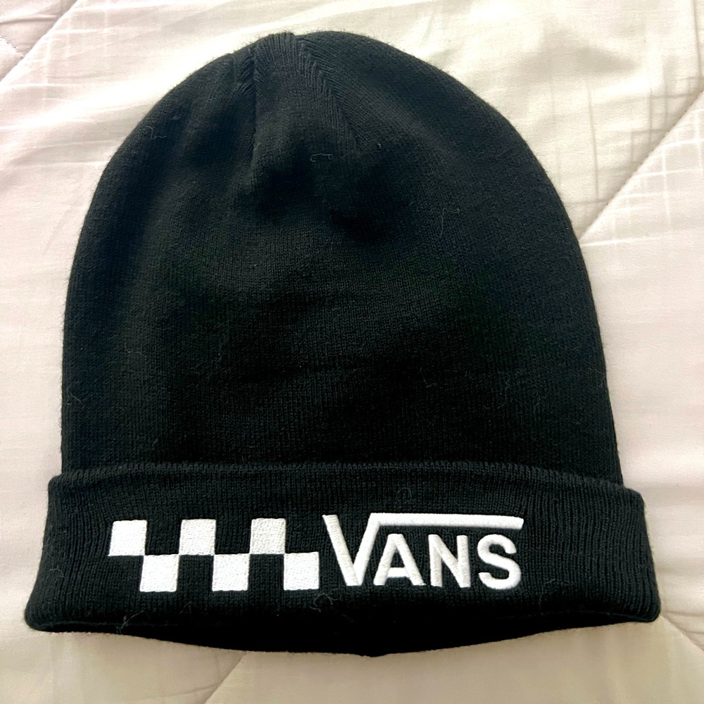 Vans Unisex Checkered Logo Graphic Cuffed Beanie in Black Color